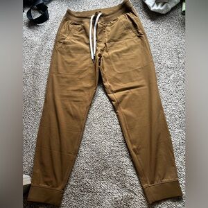 Men’s Vouri Meta Joggers in the color Tobacco